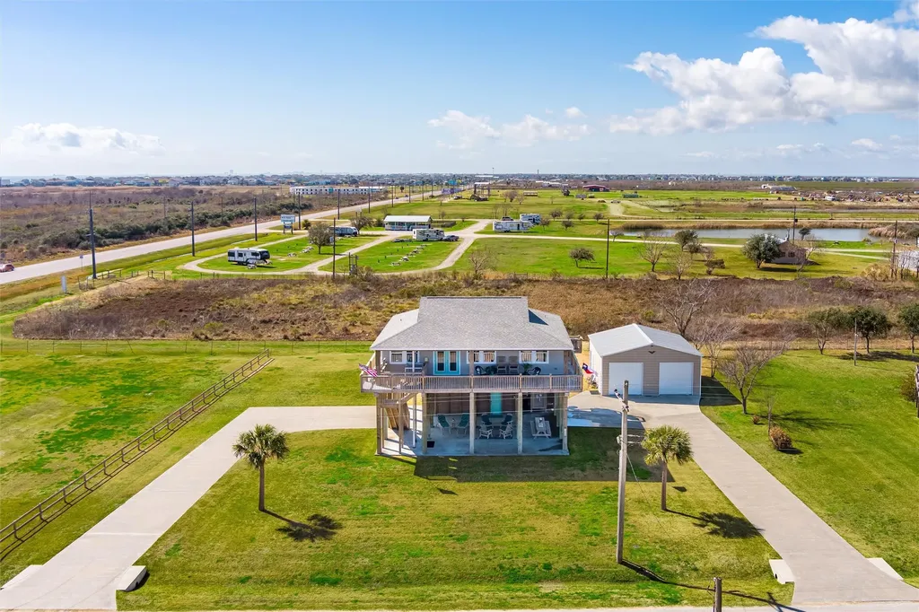 1009 N Monkhouse Drive Crystal Beach TX 77650