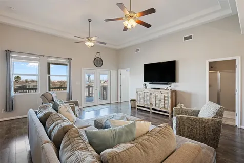 1009 N Monkhouse Drive Crystal Beach TX 77650