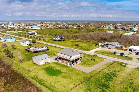 1009 N Monkhouse Drive Crystal Beach TX 77650
