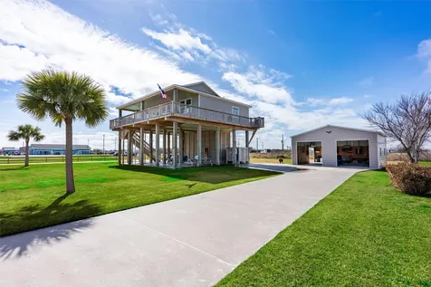 1009 N Monkhouse Drive Crystal Beach TX 77650