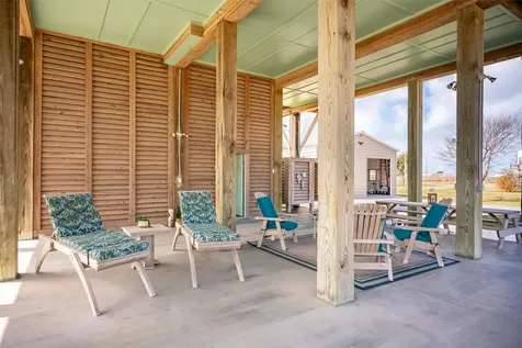1009 N Monkhouse Drive Crystal Beach TX 77650