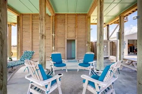 1009 N Monkhouse Drive Crystal Beach TX 77650