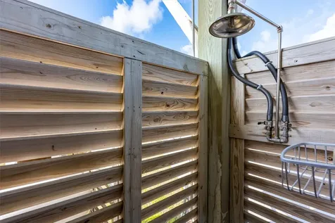 1009 N Monkhouse Drive Crystal Beach TX 77650