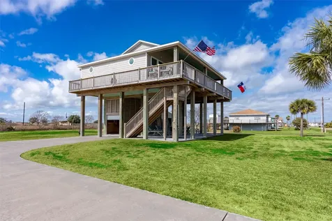 1009 N Monkhouse Drive Crystal Beach TX 77650