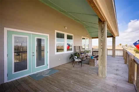 1009 N Monkhouse Drive Crystal Beach TX 77650