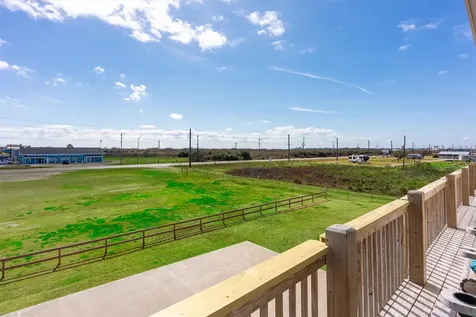 1009 N Monkhouse Drive Crystal Beach TX 77650