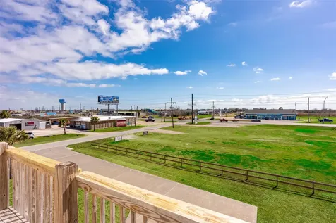 1009 N Monkhouse Drive Crystal Beach TX 77650