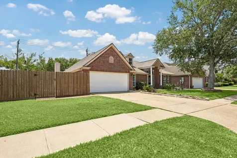 1602 Oak Place Court Pearland TX 77581