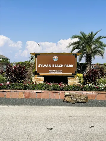 302 Shore Acres Boulevard Shoreacres TX 77571