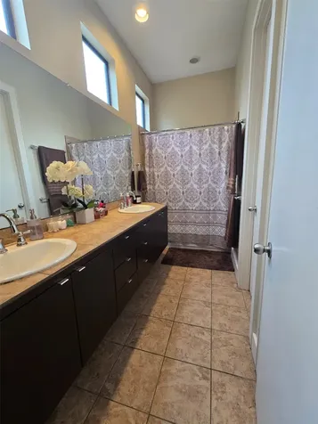 1105 W 21st Street D Houston TX 77008