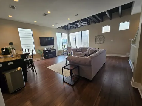 1105 W 21st Street D Houston TX 77008