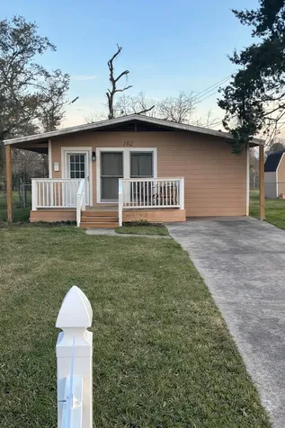 102 Magnolia Street Lake Jackson TX 77566