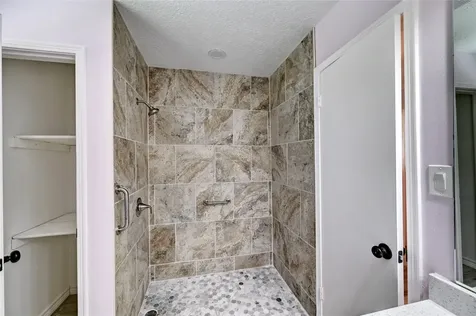 6 Oak Hollow Circle Cypress TX 77429