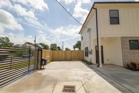 5036 Mallow Street A Houston TX 77033