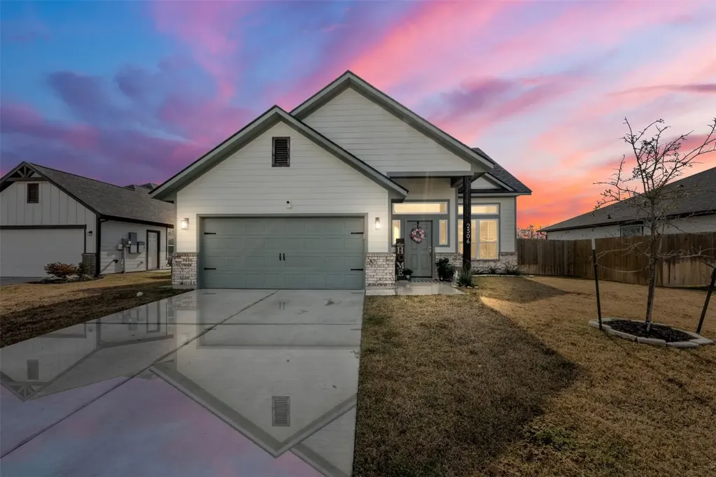 2506 Lightfoot Lane Bryan TX 77803