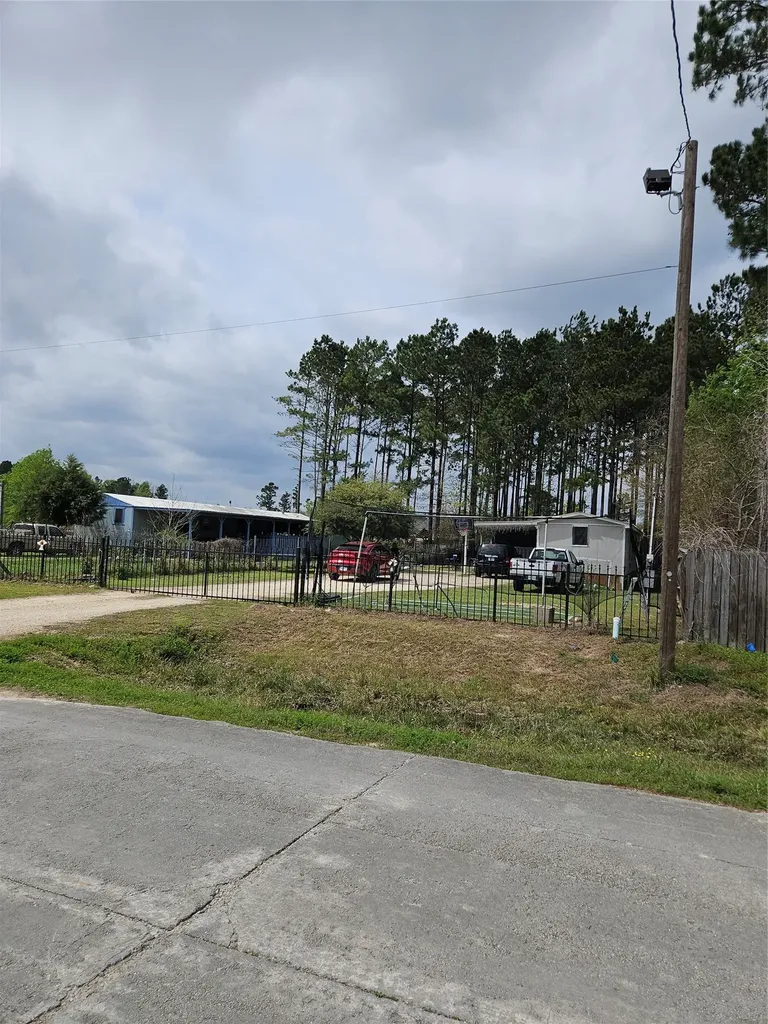 86 County Road 3541 Cleveland TX 77327