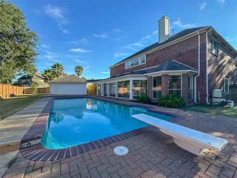 2210 Crossbrook Court League City TX 77573