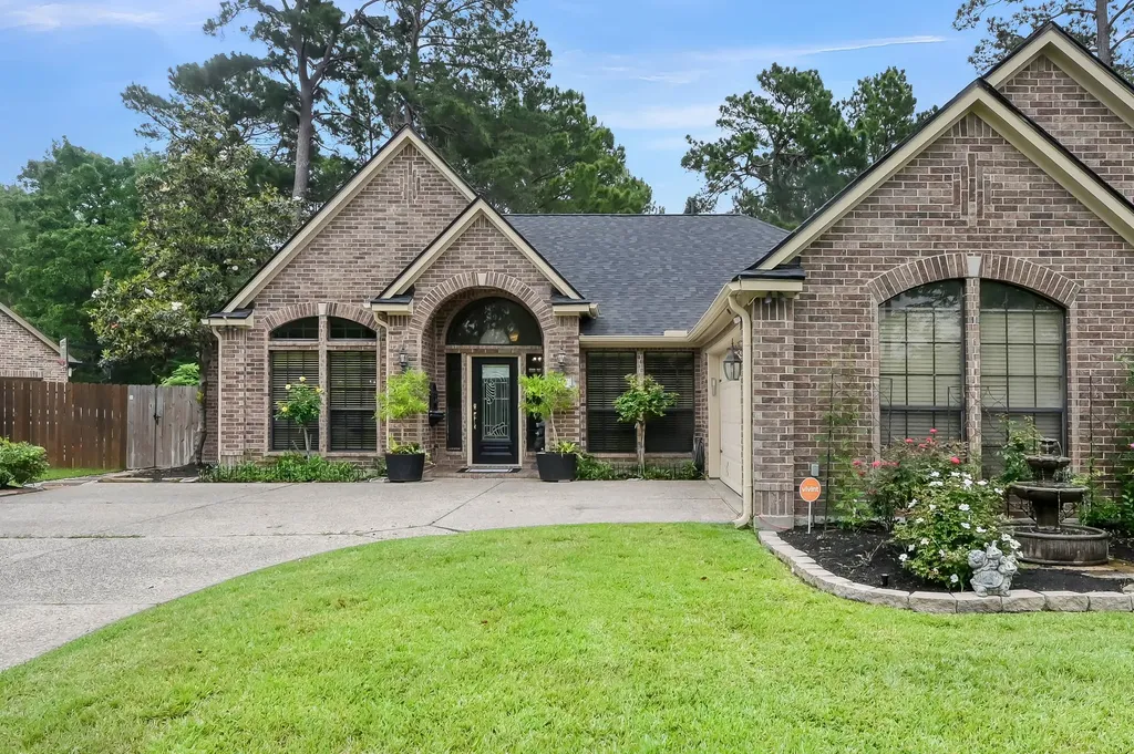 28 Stanford Court Montgomery TX 77356
