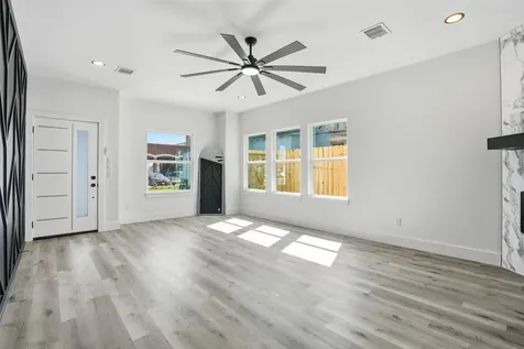 116 S 3rd Street La Porte TX 77571