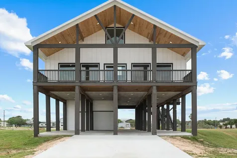 809 W Taylor Avenue Port O Connor TX 77982