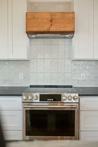 809 W Taylor Avenue Port O Connor TX 77982