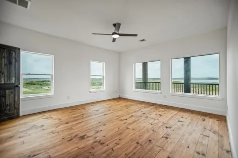 809 W Taylor Avenue Port O Connor TX 77982