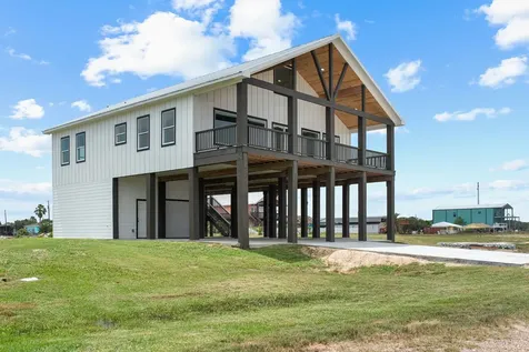 809 W Taylor Avenue Port O Connor TX 77982