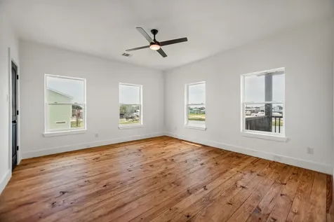 809 W Taylor Avenue Port O Connor TX 77982