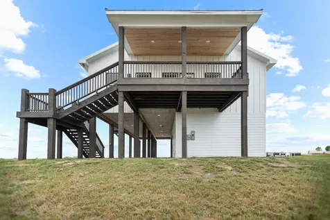 809 W Taylor Avenue Port O Connor TX 77982