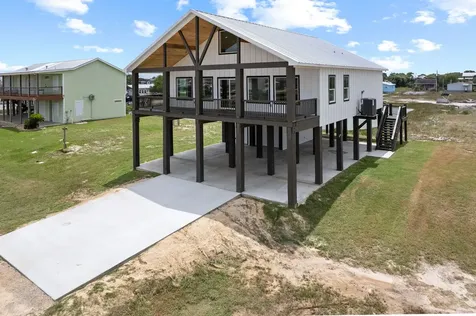 809 W Taylor Avenue Port O Connor TX 77982