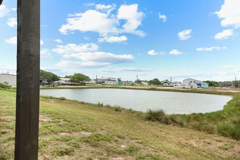 809 W Taylor Avenue Port O Connor TX 77982