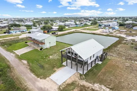 809 W Taylor Avenue Port O Connor TX 77982