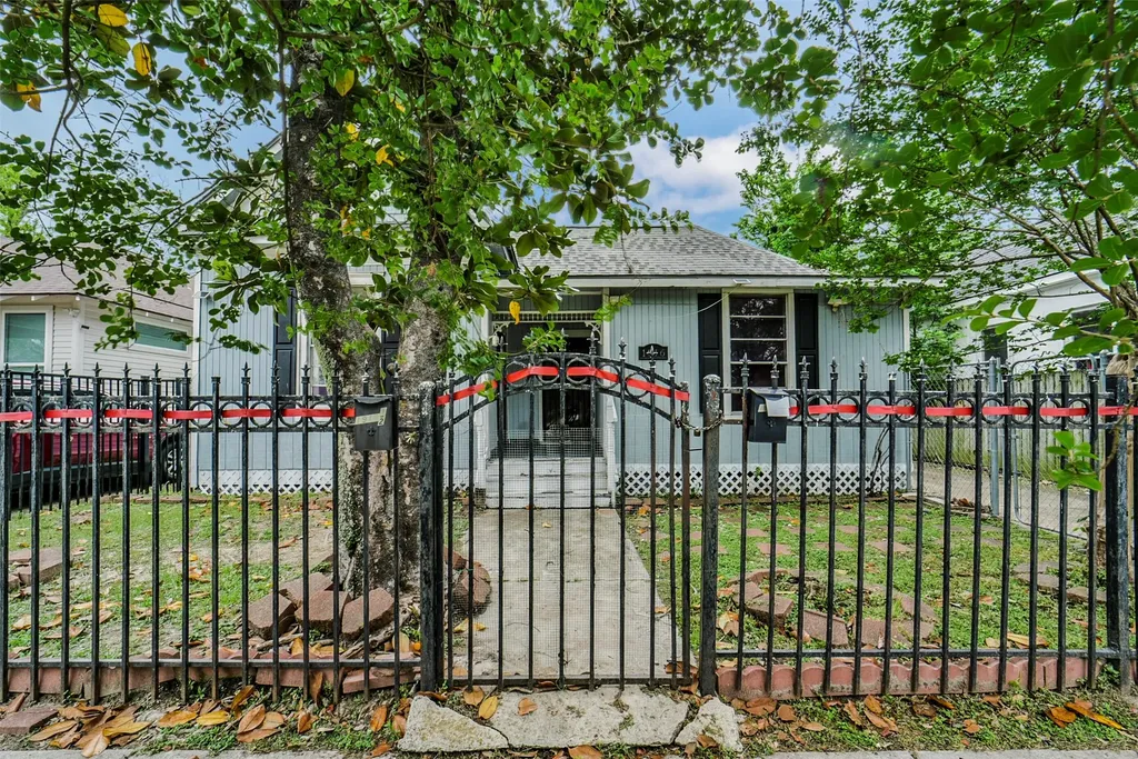 1916 Chapman Street Houston TX 77009