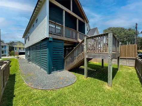 1208 32nd Street Galveston TX 77550