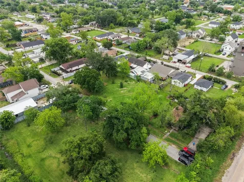 7702 King Street Houston TX 77028