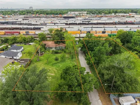 7702 King Street Houston TX 77028