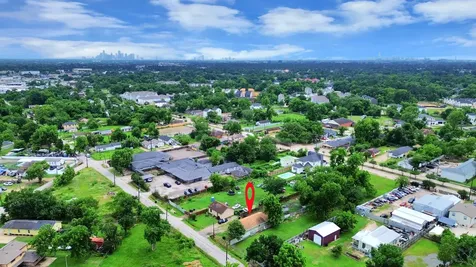 6613 Morrow Street Houston TX 77091