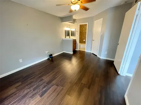 1516 Bay Area Boulevard E4 Houston TX 77058