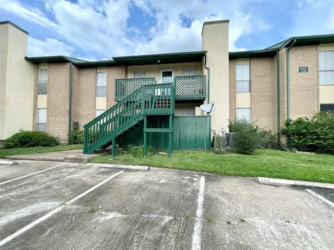 1516 Bay Area Boulevard E4 Houston TX 77058