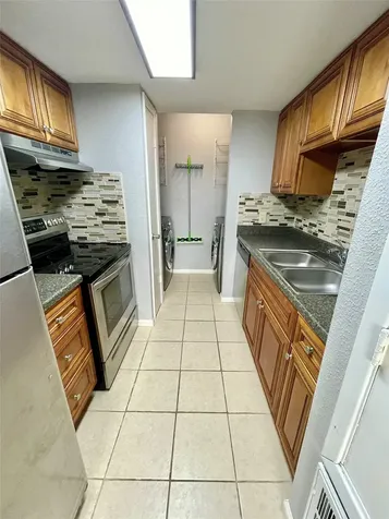 1516 Bay Area Boulevard E4 Houston TX 77058