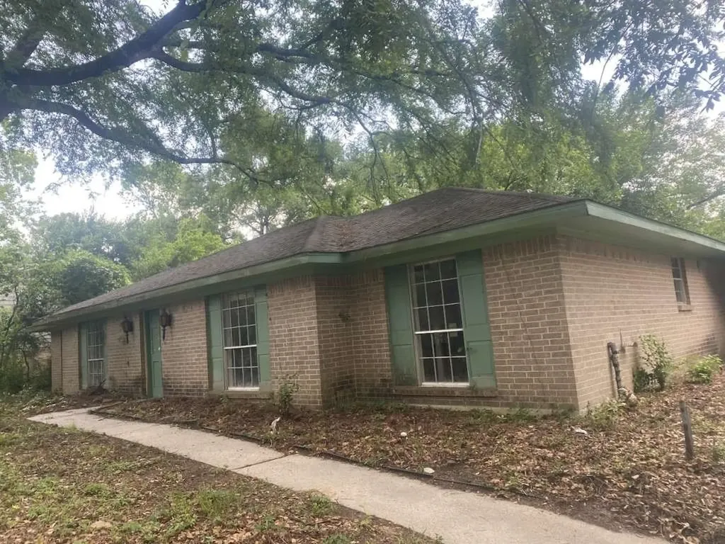 2619 N Woodloch Street Woodloch TX 77385