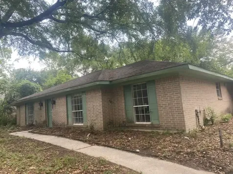 2619 N Woodloch Street Woodloch TX 77385