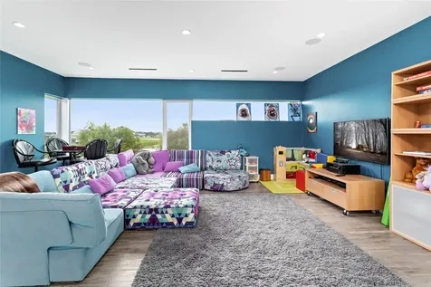7705 N Peninsula Drive Beaumont TX 77707