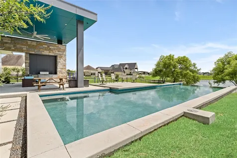 7705 N Peninsula Drive Beaumont TX 77707