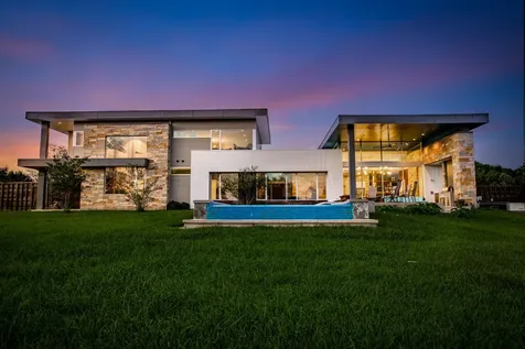 7705 N Peninsula Drive Beaumont TX 77707