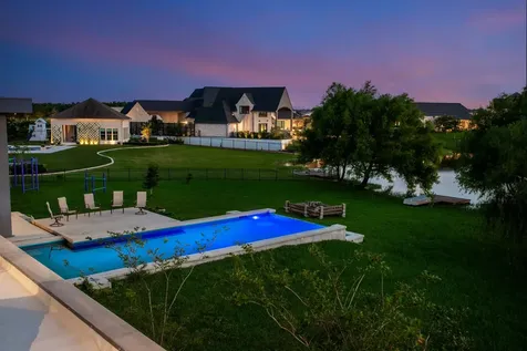 7705 N Peninsula Drive Beaumont TX 77707