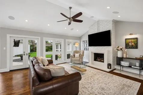 4615 Golf Drive Houston TX 77018