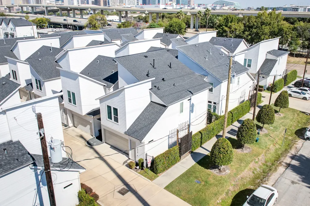2026 Live Oak Street Houston TX 77003