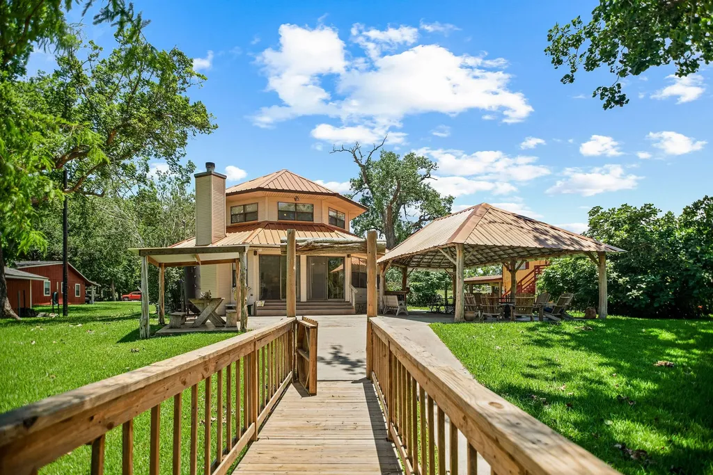 129 Selkirk Drive Bay City TX 77414
