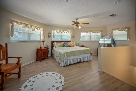 129 Selkirk Drive Bay City TX 77414